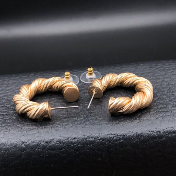 LOFT Earrings Chunky Twisted Rope Classic Gold Tone Hoops NWT - Picture 5 of 8